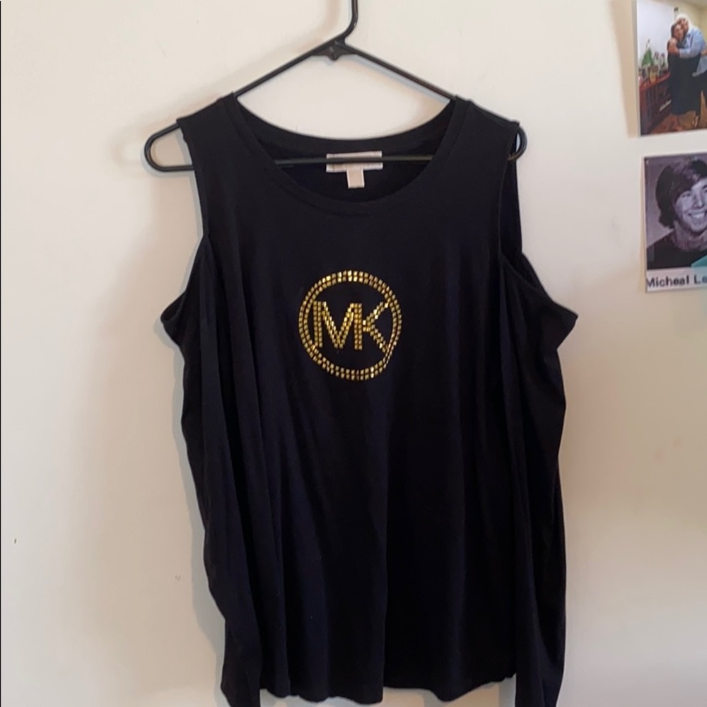 Long sleeved shirt